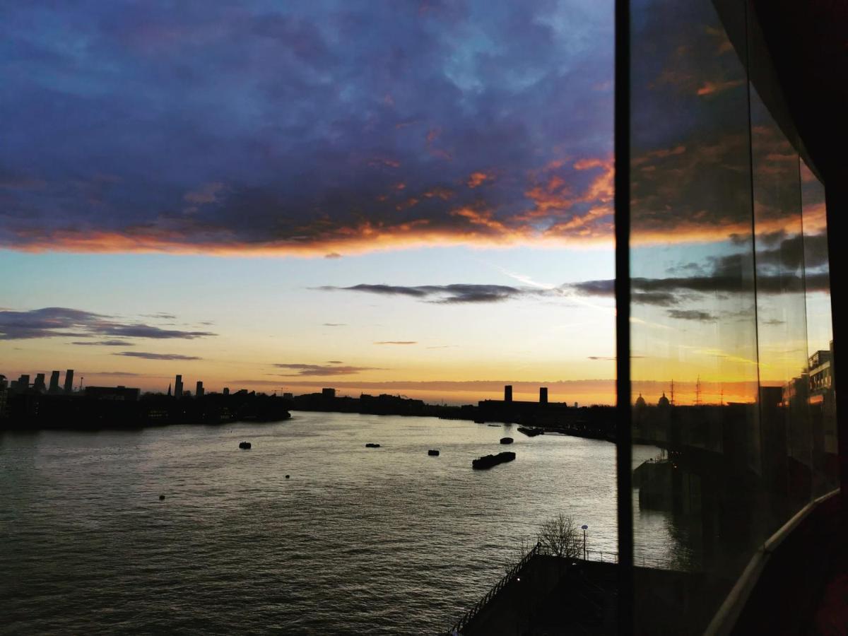 Homestay Room With Stunning Thames River View ลอนดอน ภายนอก รูปภาพ