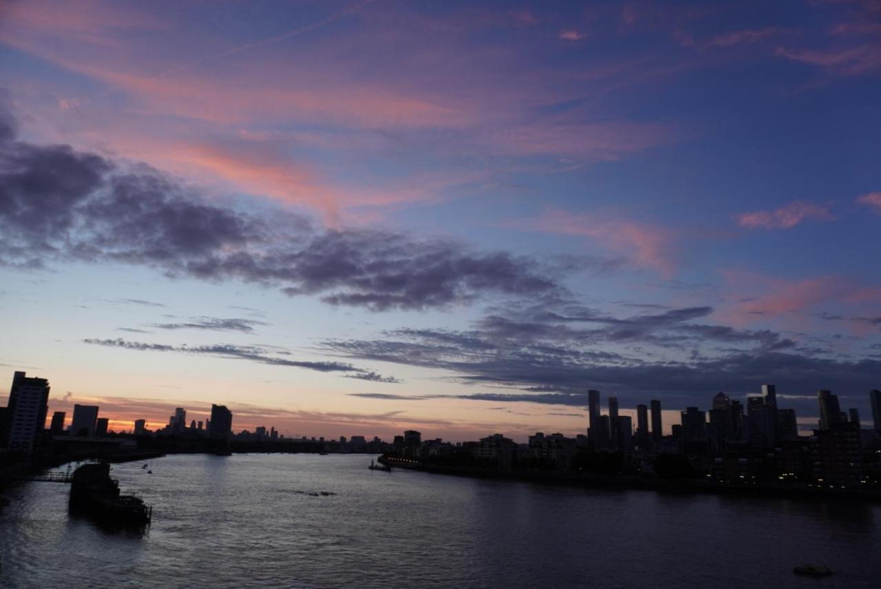 Homestay Room With Stunning Thames River View ลอนดอน ภายนอก รูปภาพ