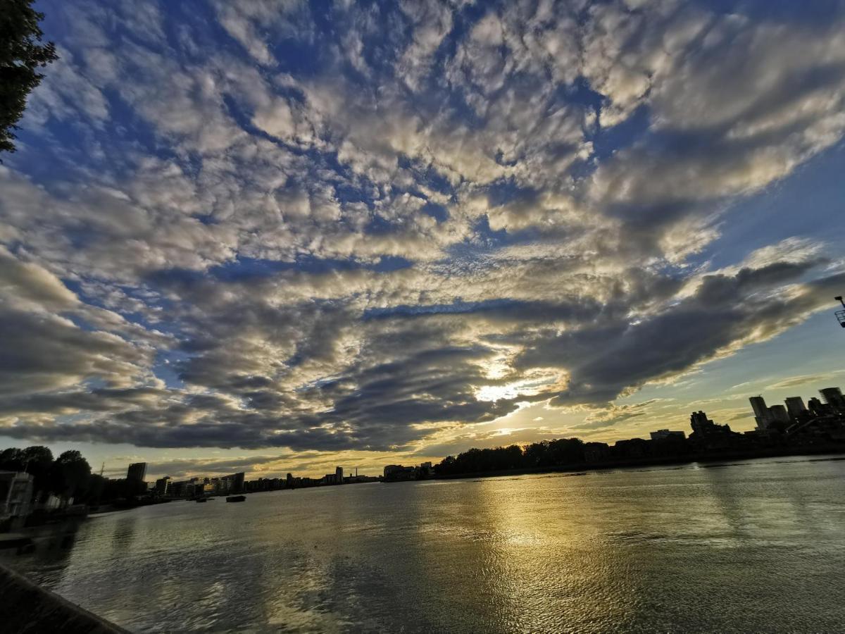 Homestay Room With Stunning Thames River View ลอนดอน ภายนอก รูปภาพ