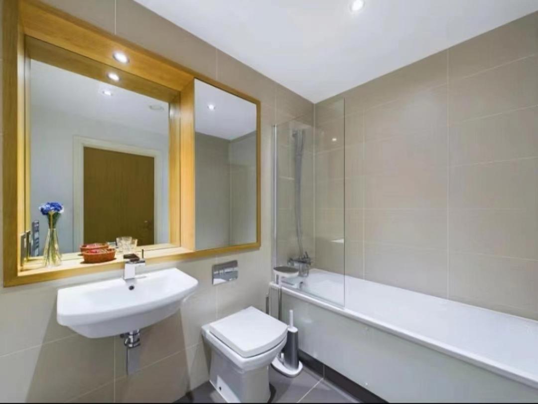 Homestay Room With Stunning Thames River View ลอนดอน ภายนอก รูปภาพ